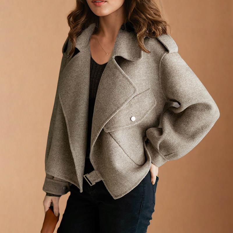 Modische Damenjacke mit breitem Kragen und asymmetrischem Schnitt | A&B - 2 - Annoboutique