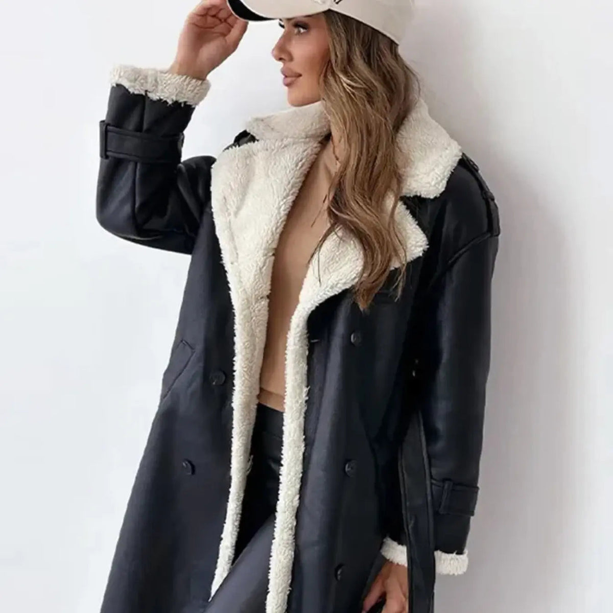 Damenmantel mit klassischem Schnitt und doppelter Knopfleiste | A&B - 2 - Annoboutique