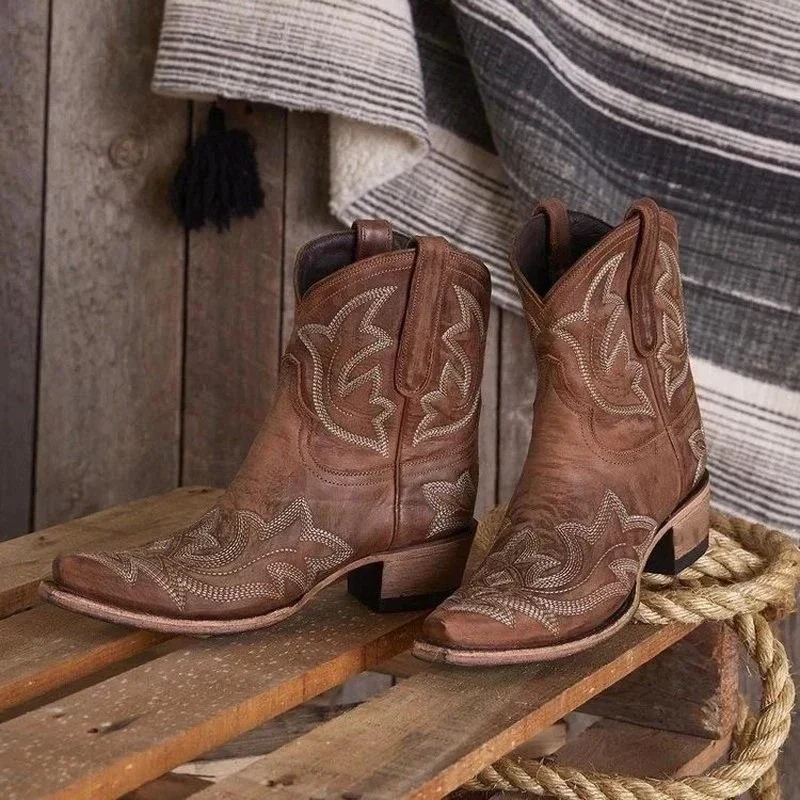 Damen Stiefeletten im Western-Stil mit geschwungenem Design | A&B - 2 - Annoboutique
