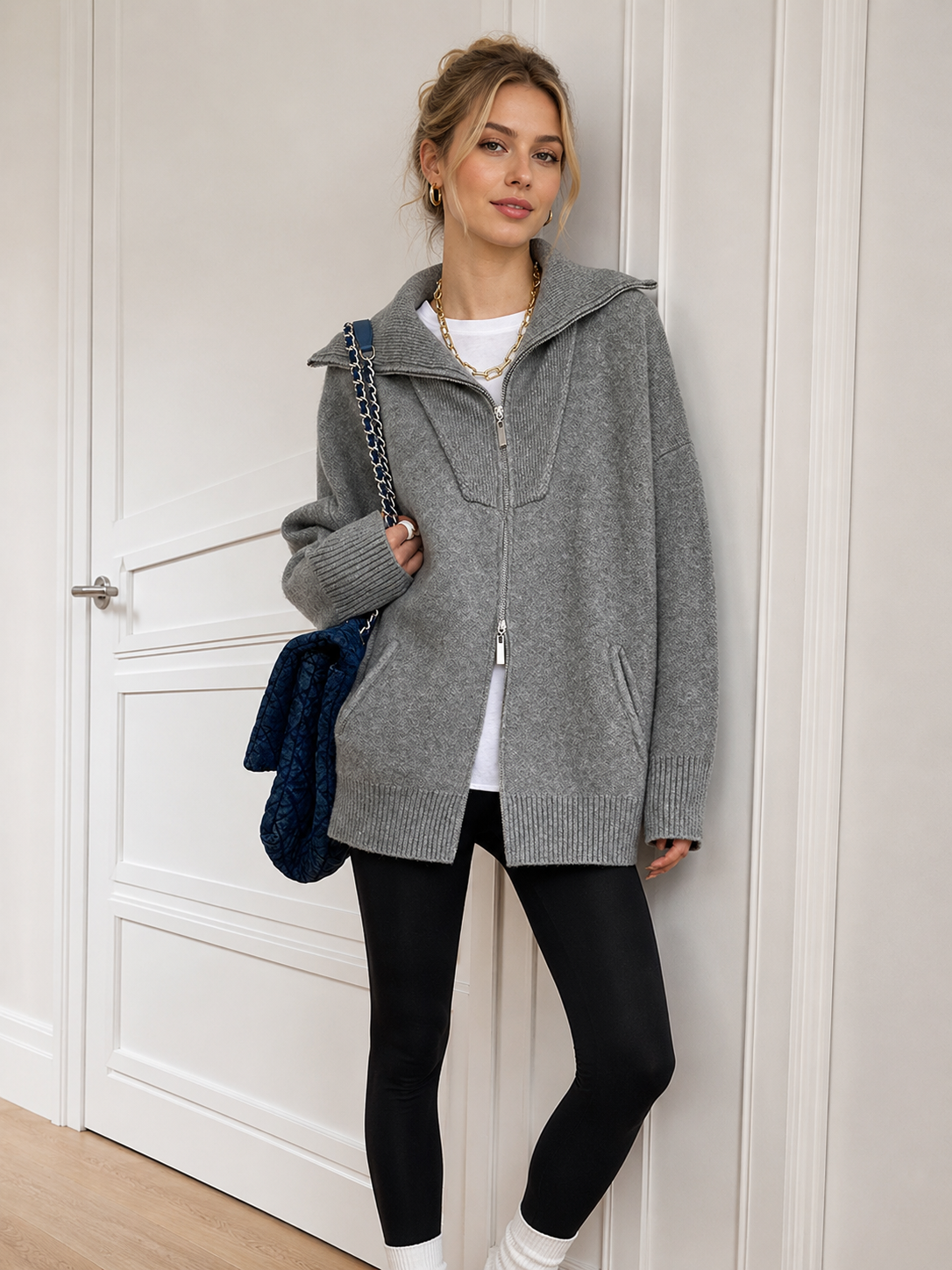 Damen Cardigan mit hohem Kragen und praktischen Taschen | A&B - 2 - Annoboutique