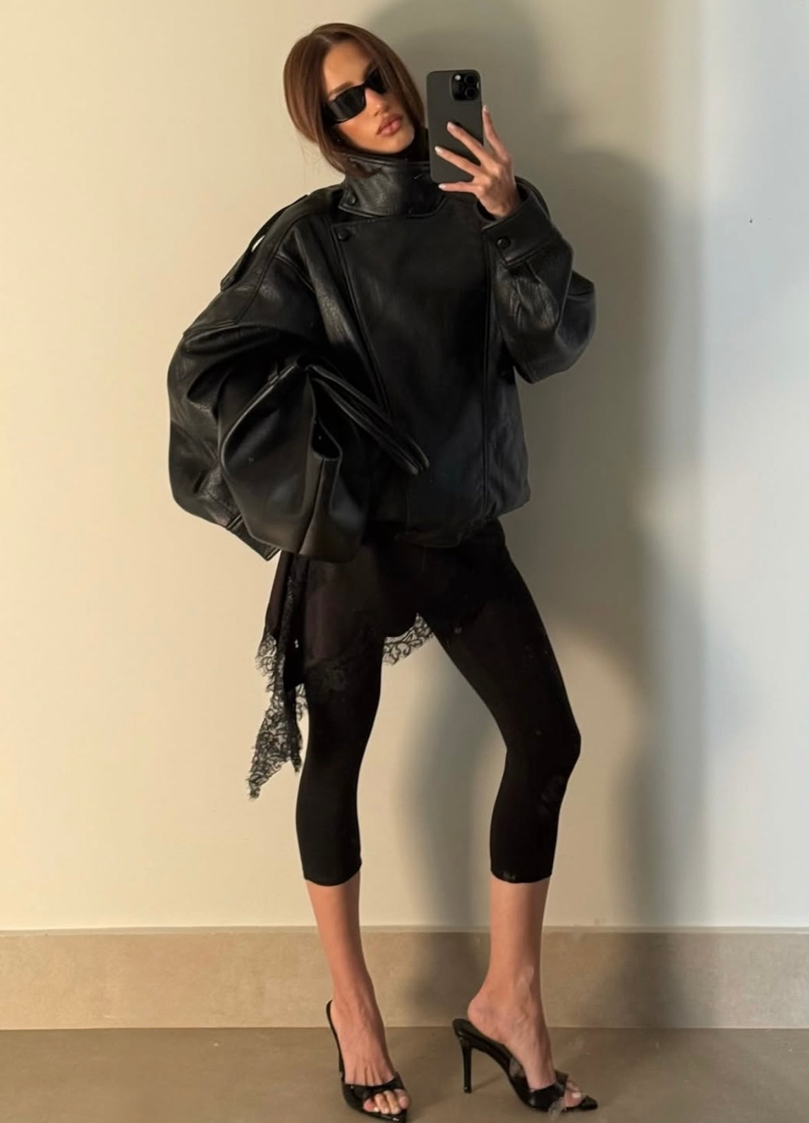 Damen Jacke im Oversized-Stil mit hohem Kragen und Steppdetails | A&B - 6 - Annoboutique