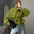 Modische Damenjacke mit hohem Kragen und Taillengürtel | A&B - 1 - Annoboutique