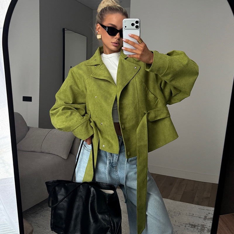 Modische Damenjacke mit hohem Kragen und Taillengürtel | A&B - 2 - Annoboutique