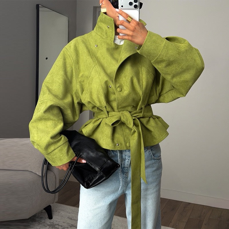 Modische Damenjacke mit hohem Kragen und Taillengürtel | A&B - 3 - Annoboutique