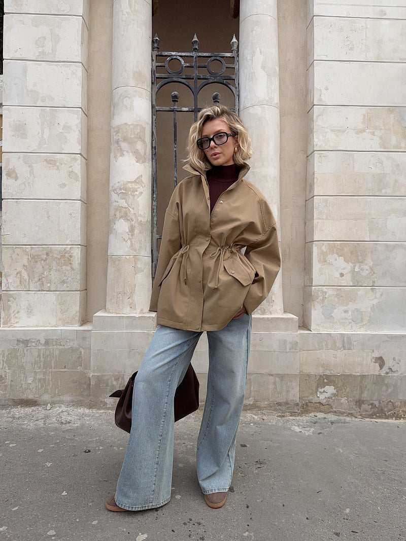 Damenjacke mit hohem Kragen und taillierbarem Detail | A&B - 3 - Annoboutique