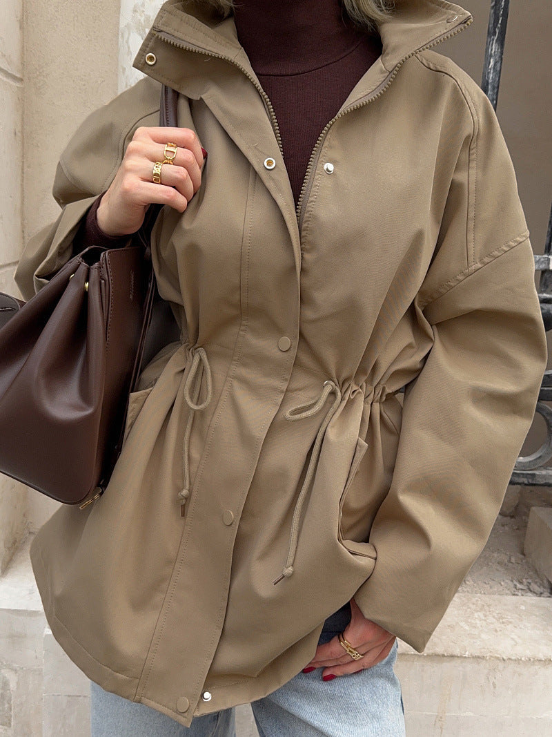 Damenjacke mit hohem Kragen und taillierbarem Detail | A&B - 6 - Annoboutique