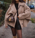 Damenjacke im Oversized-Schnitt mit breitem Revers und Knopfverschluss | A&B - 1 - Annoboutique