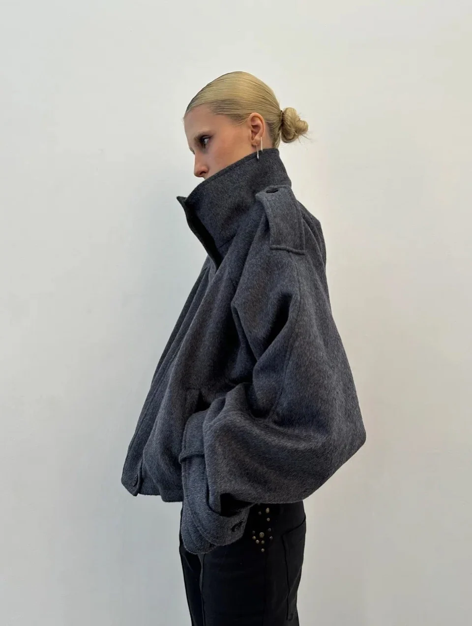 Damenjacke mit hohem Kragen und lässigem Schnitt | A&B - 2 - Annoboutique