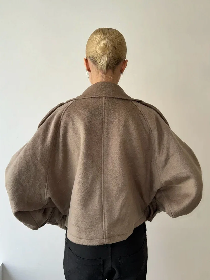 Damenjacke mit hohem Kragen und lässigem Schnitt | A&B - 6 - Annoboutique