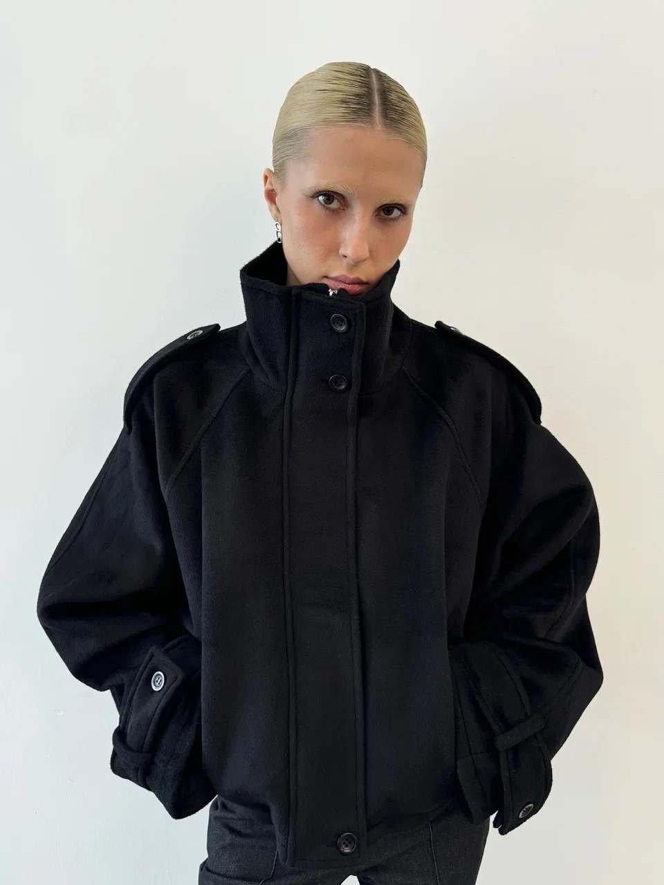 Damenjacke mit hohem Kragen und lässigem Schnitt | A&B - 7 - Annoboutique