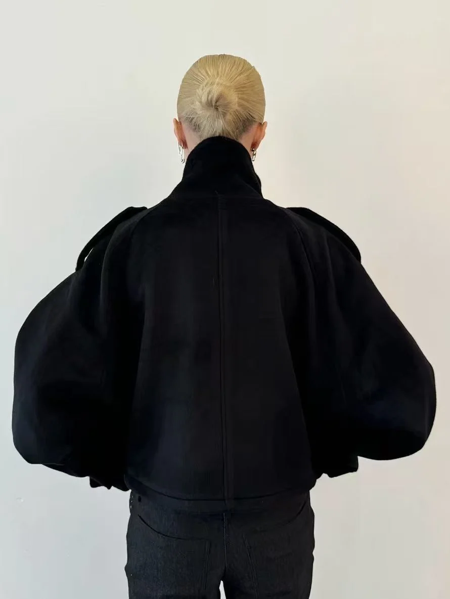 Damenjacke mit hohem Kragen und lässigem Schnitt | A&B - 9 - Annoboutique