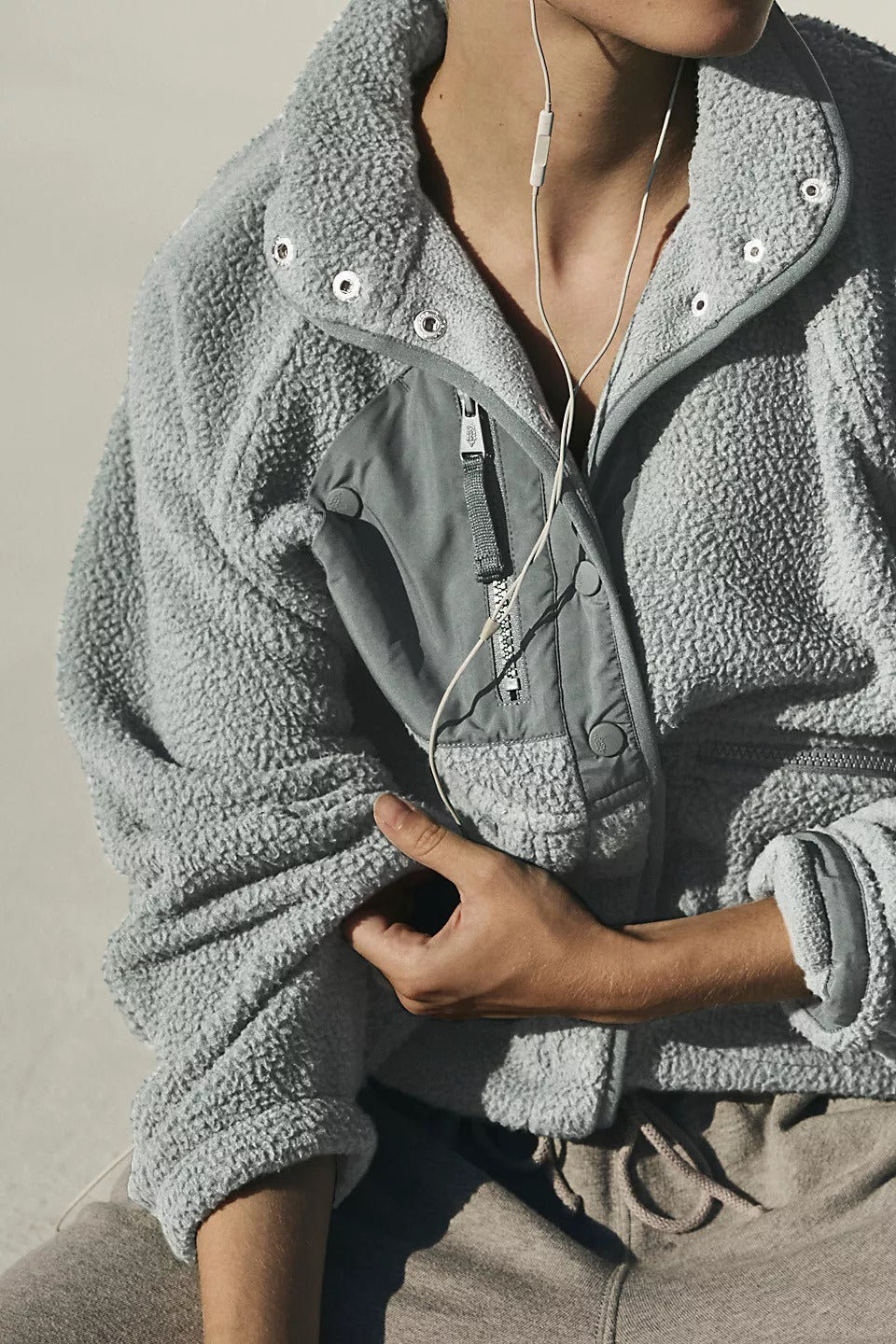 Damenjacke mit hohem Kragen und praktischen Taschen | A&B - 9 - Annoboutique