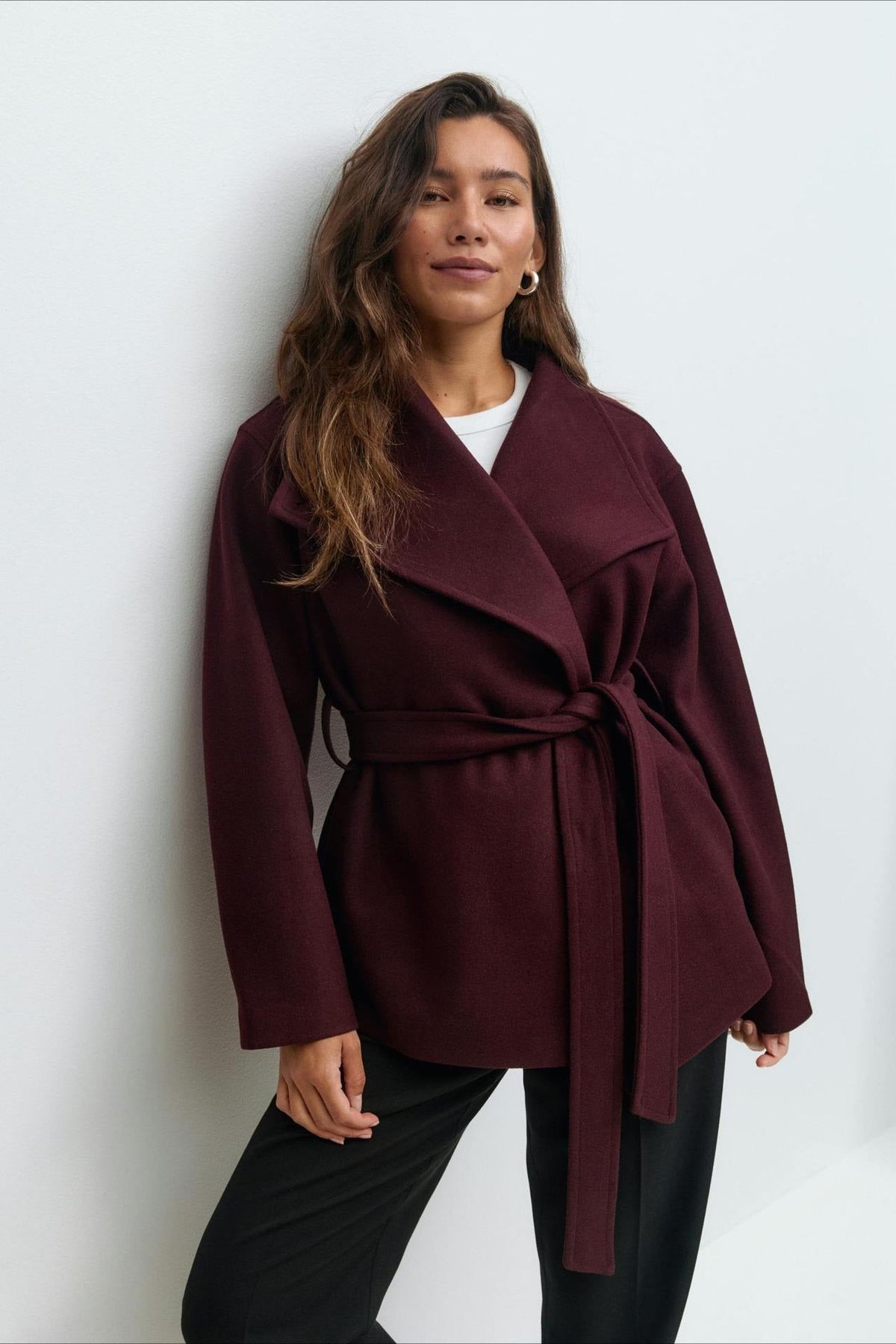 Damen Jacke mit hohem Kragen und Taillengürtel | A&B - 4 - Annoboutique