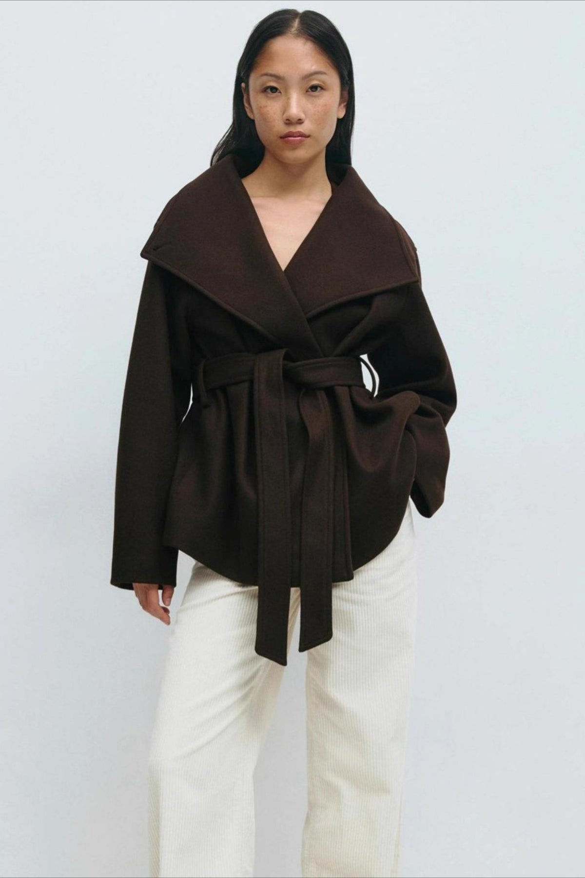Damen Jacke mit hohem Kragen und Taillengürtel | A&B - 6 - Annoboutique