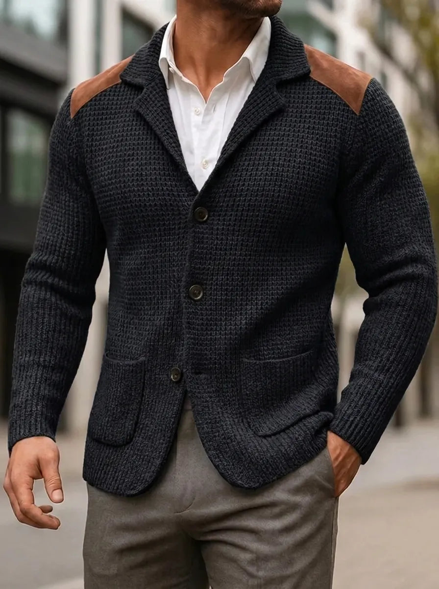 Herren Cardigan mit modernem Schnitt und eleganten Lederakzenten | A&B - 4 - Annoboutique