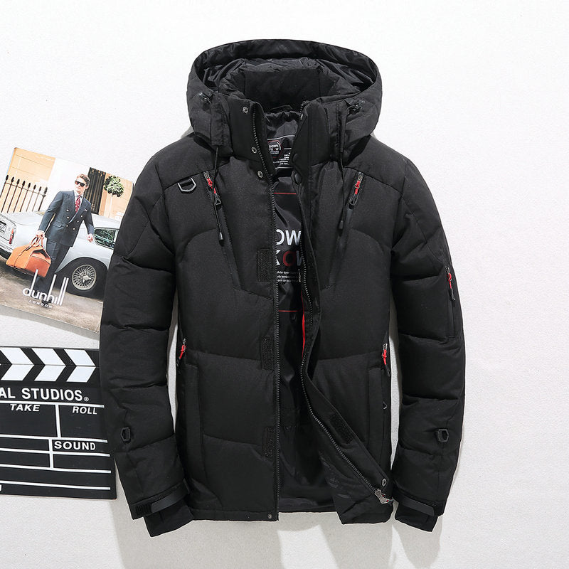 Sportliche Herrenjacke mit abnehmbarer Kapuze und praktischen Taschen | A&B - 3 - Annoboutique