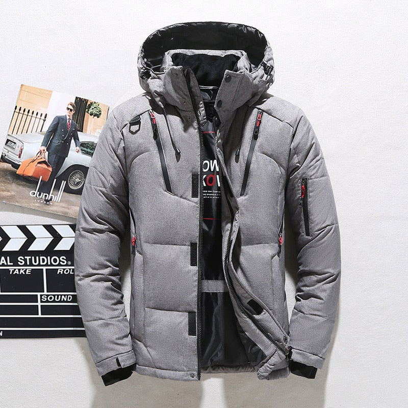 Sportliche Herrenjacke mit abnehmbarer Kapuze und praktischen Taschen | A&B - 7 - Annoboutique