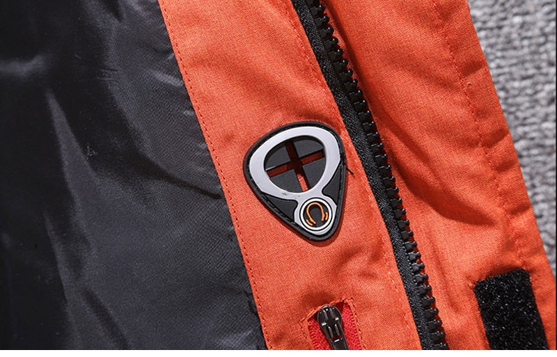Sportliche Herrenjacke mit abnehmbarer Kapuze und praktischen Taschen | A&B - 9 - Annoboutique