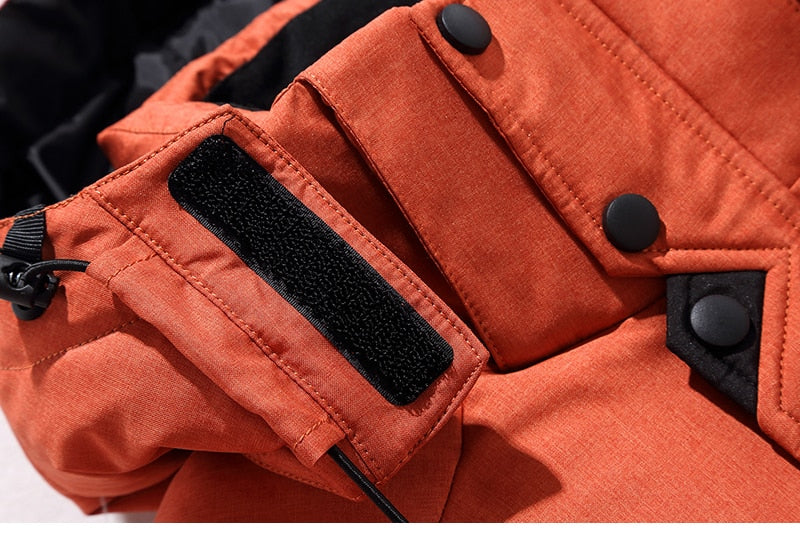 Sportliche Herrenjacke mit abnehmbarer Kapuze und praktischen Taschen | A&B - 12 - Annoboutique