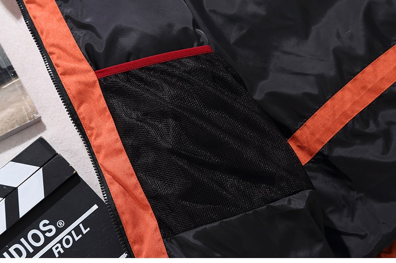 Sportliche Herrenjacke mit abnehmbarer Kapuze und praktischen Taschen | A&B - 17 - Annoboutique