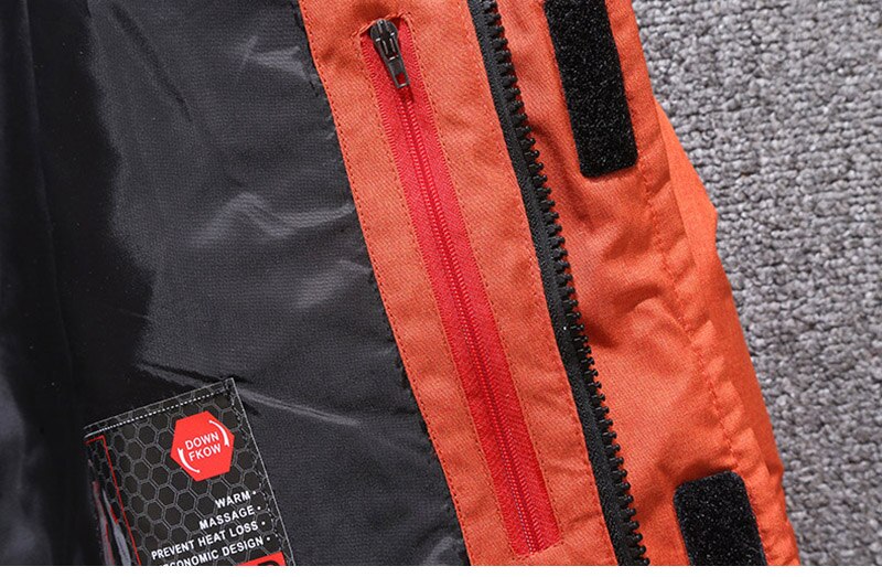 Sportliche Herrenjacke mit abnehmbarer Kapuze und praktischen Taschen | A&B - 18 - Annoboutique
