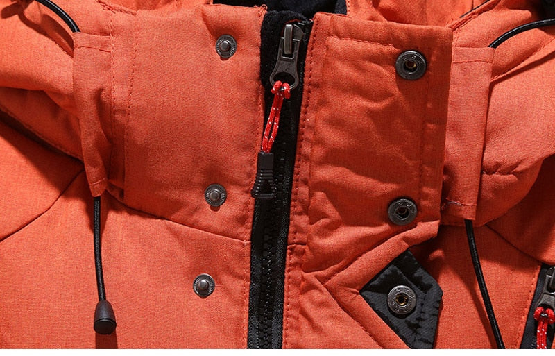Sportliche Herrenjacke mit abnehmbarer Kapuze und praktischen Taschen | A&B - 19 - Annoboutique