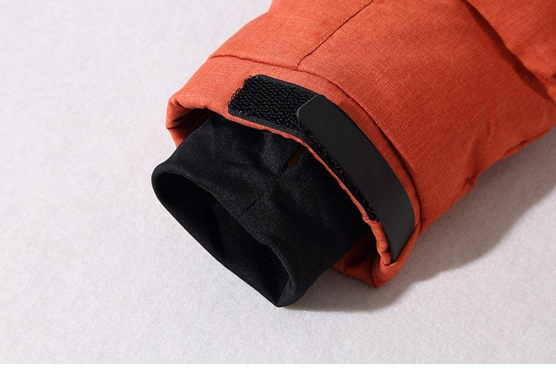 Sportliche Herrenjacke mit abnehmbarer Kapuze und praktischen Taschen | A&B - 21 - Annoboutique