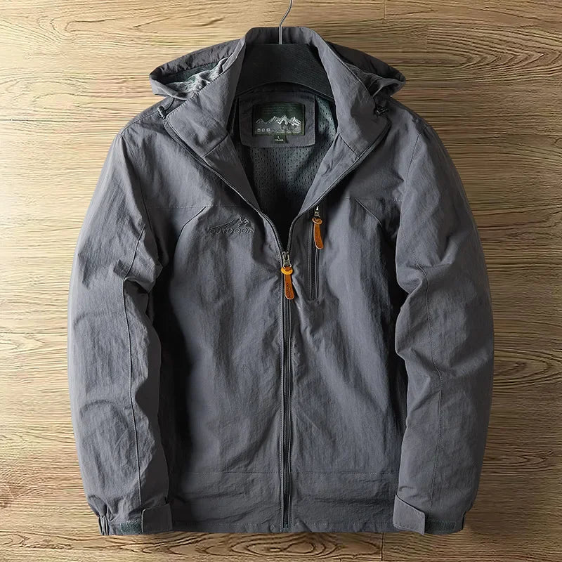 Outdoor-Jacke Herren mit verstellbarer Kapuze und praktischen Taschen | A&B - 10 - Annoboutique
