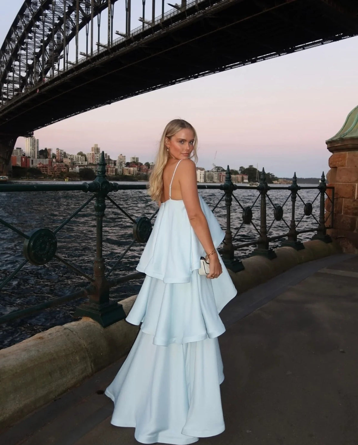 Maxikleid Damen mit fließendem Schnitt und asymmetrischem Saum | A&B - 1 - Annoboutique
