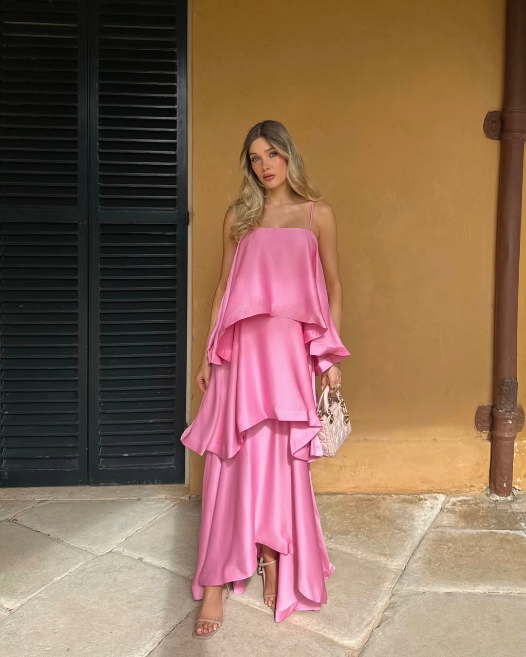 Maxikleid Damen mit fließendem Schnitt und asymmetrischem Saum | A&B - 10 - Annoboutique