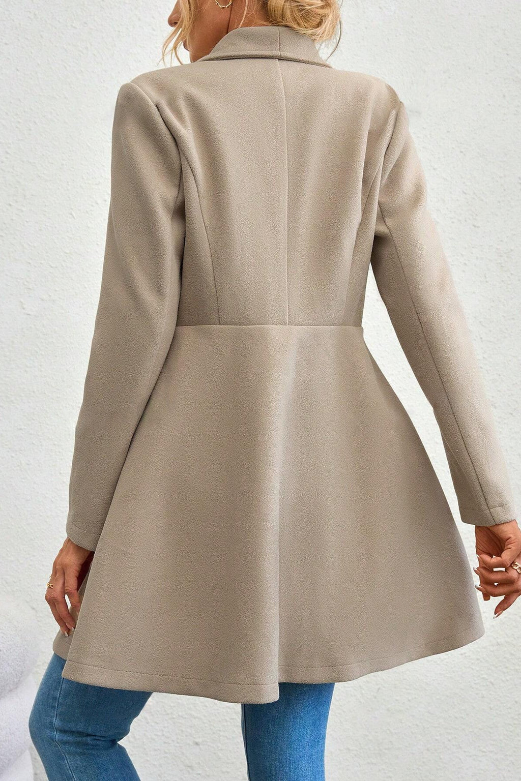 Damenjacke mit offenem Kragen und figurbetonter Silhouette | A&B - 8 - Annoboutique