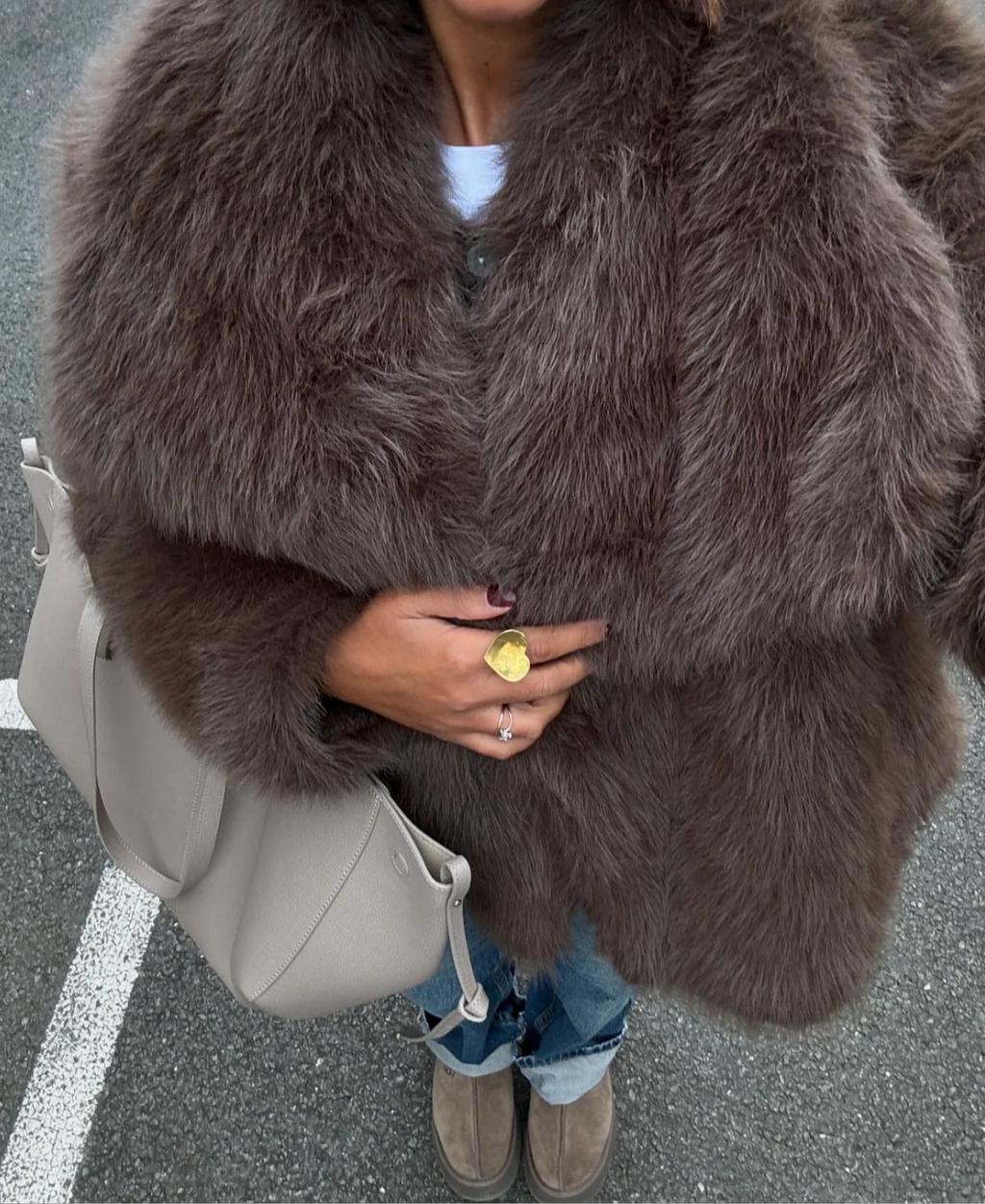 Faux Fur Mantel Damen im Oversized-Stil mit voluminösen Ärmeln | A&B - 1 - Annoboutique