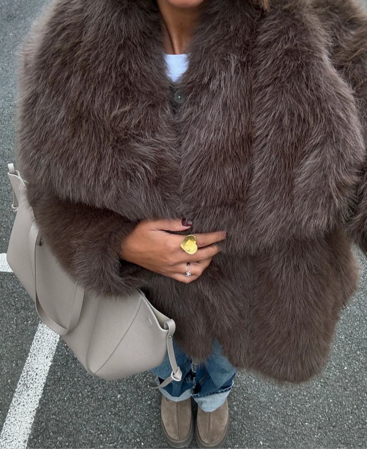 Faux Fur Mantel Damen im Oversized-Stil mit voluminösen Ärmeln | A&B - 1 - Annoboutique
