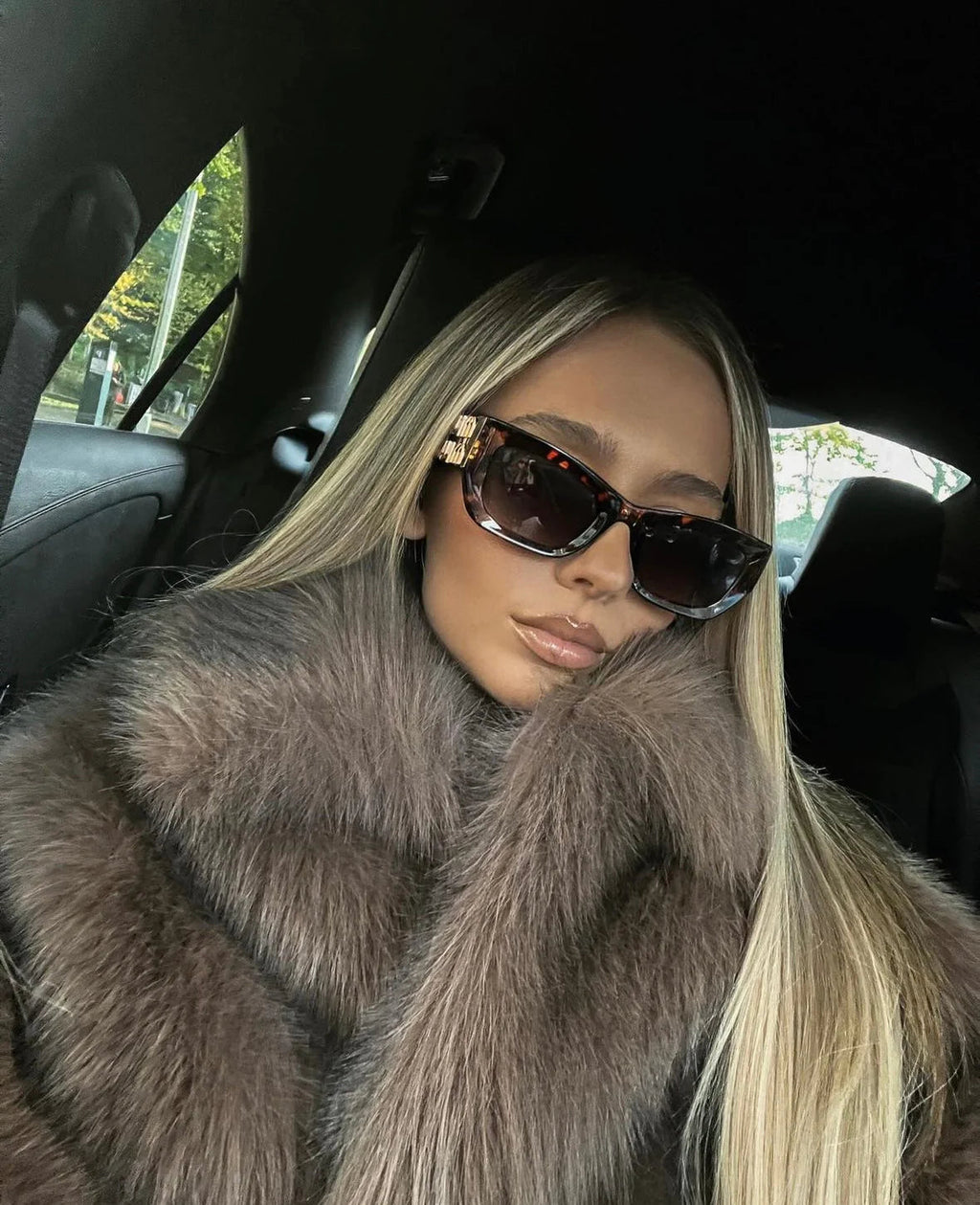 Faux Fur Mantel Damen im Oversized-Stil mit voluminösen Ärmeln | A&B - 4 - Annoboutique