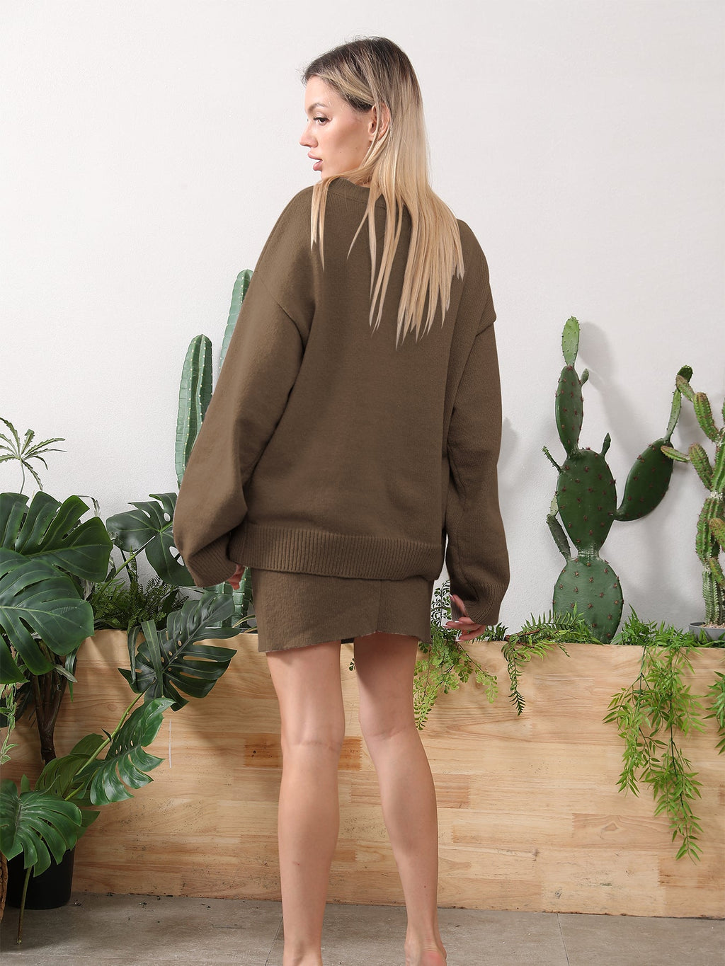 Damen Outfit mit weitem Oberteil und kurzer Silhouette | A&B - 4 - Annoboutique