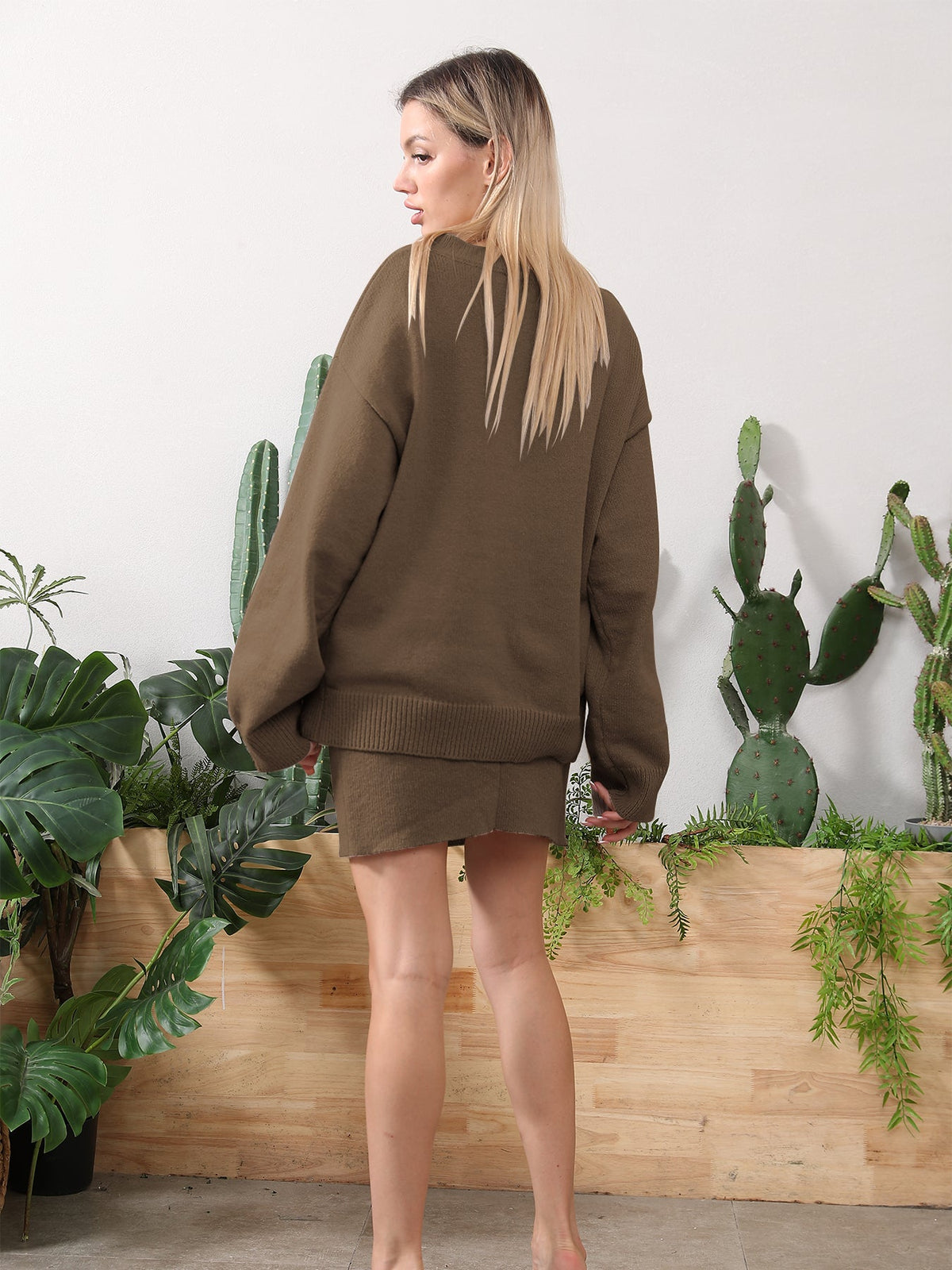Damen Outfit mit weitem Oberteil und kurzer Silhouette | A&B - 4 - Annoboutique