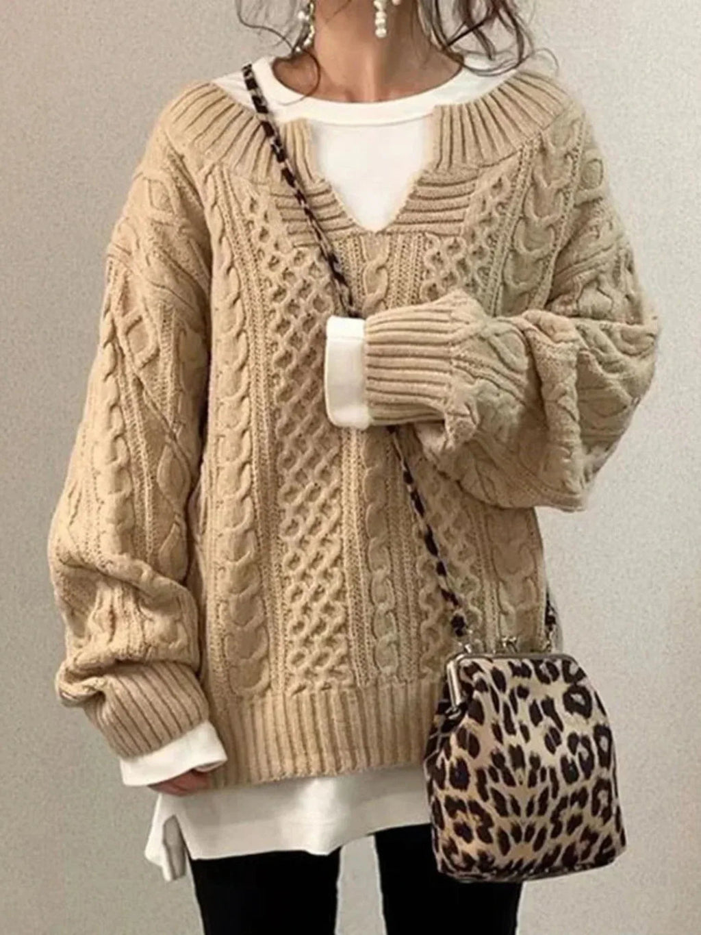 Pullover Damen mit V-Ausschnitt und strukturiertem Design | A&B - 2 - Annoboutique