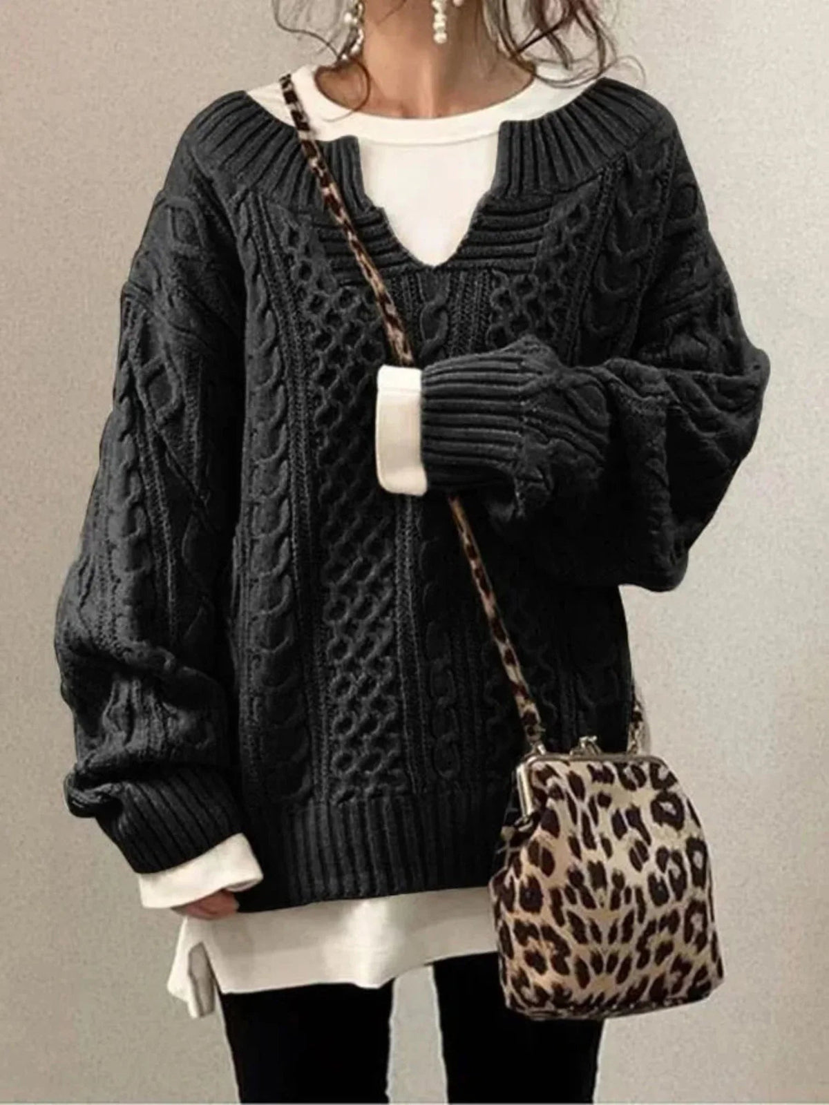 Pullover Damen mit V-Ausschnitt und strukturiertem Design | A&B - 4 - Annoboutique