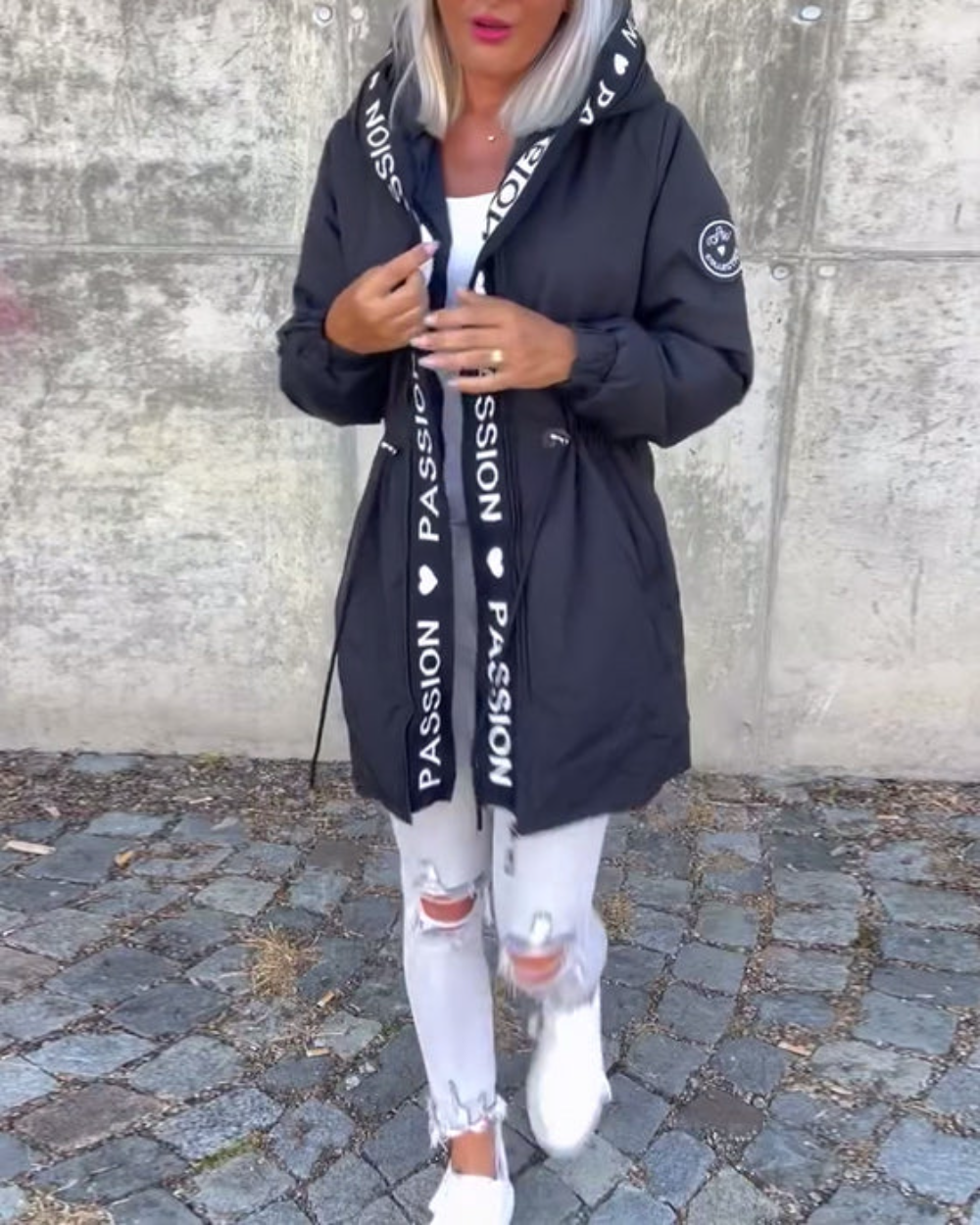 Damen Jacke mit Kapuze und verstellbarem Kordelzug | A&B - 4 - Annoboutique