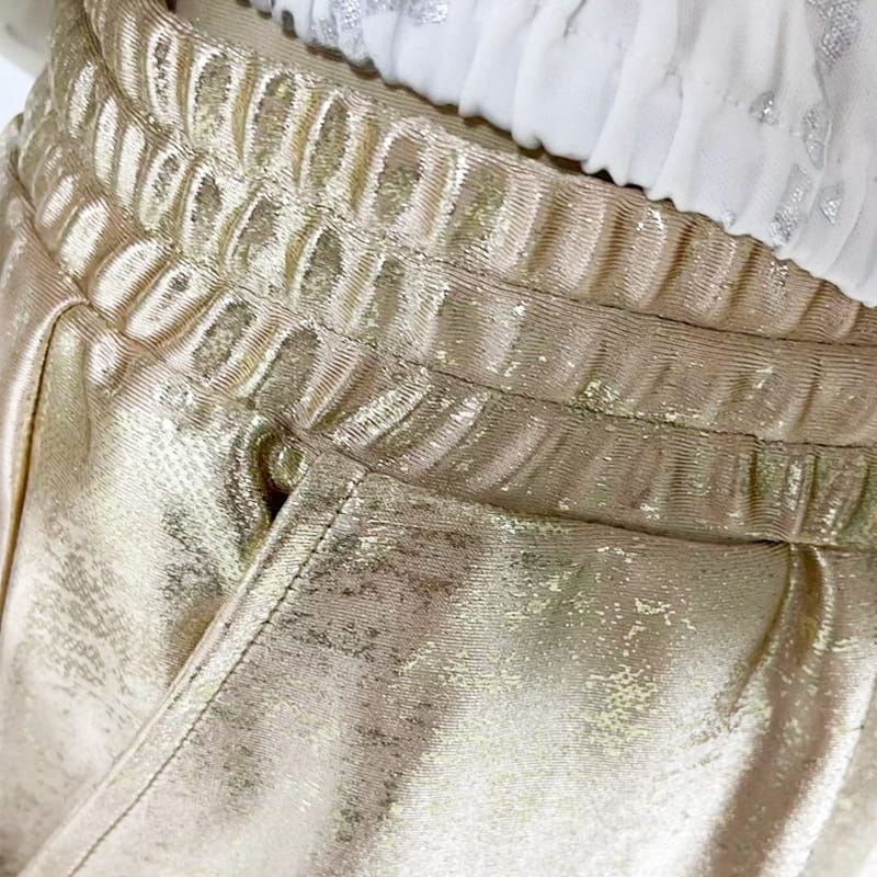 Elegantes Outfit Damen mit V-Ausschnitt und glitzerndem Design | A&B - 5 - Annoboutique
