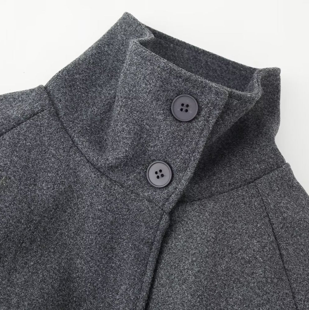 Damenmantel mit hohem Stehkragen und taillierendem Bindegürtel | A&B - 2 - Annoboutique