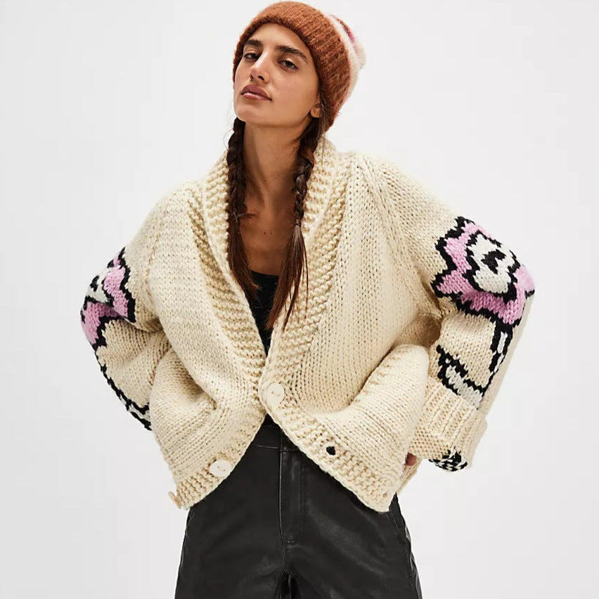 Cardigan Damen Oversize mit floralem Design und Schalkragen | A&B - 1 - Annoboutique