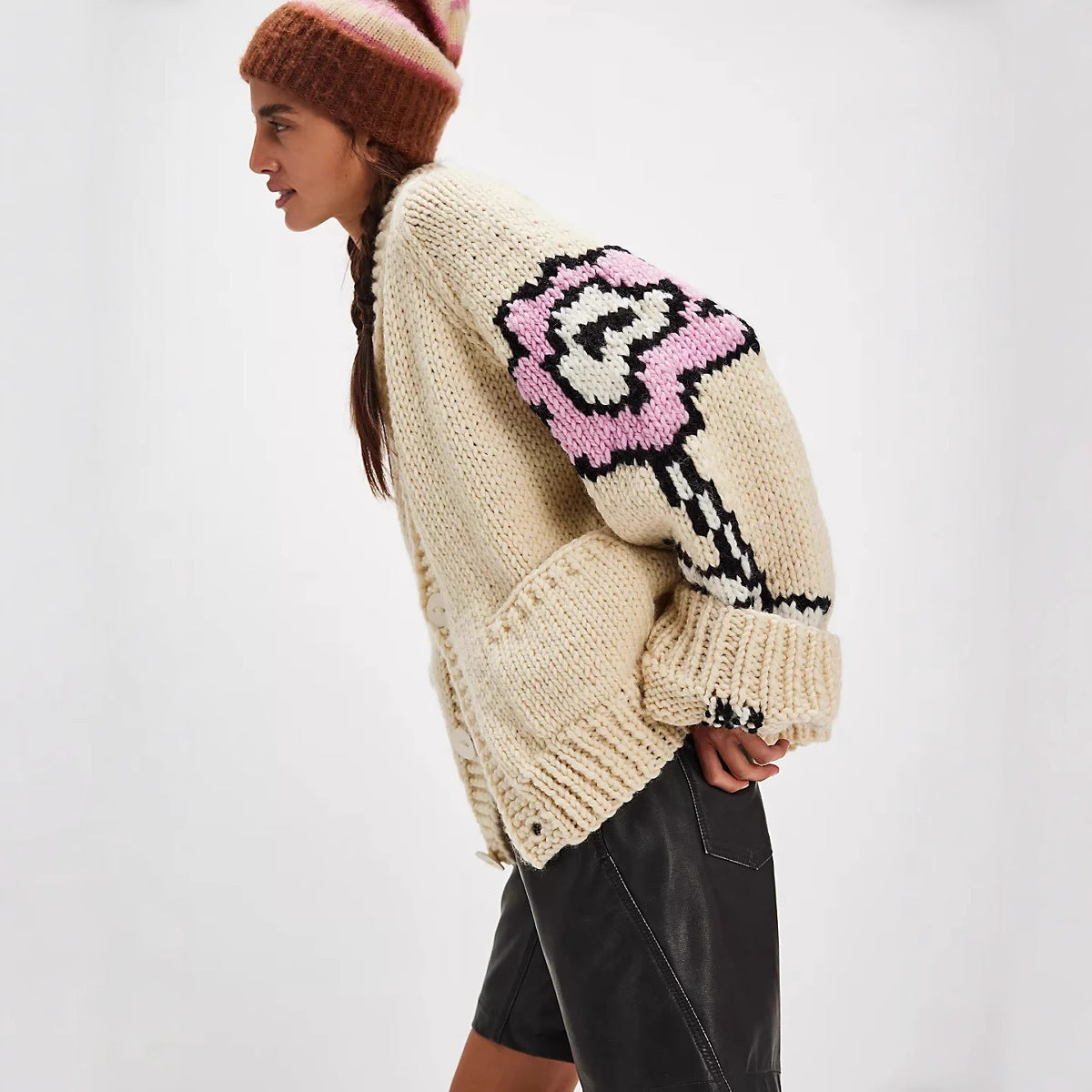 Cardigan Damen Oversize mit floralem Design und Schalkragen | A&B - 2 - Annoboutique