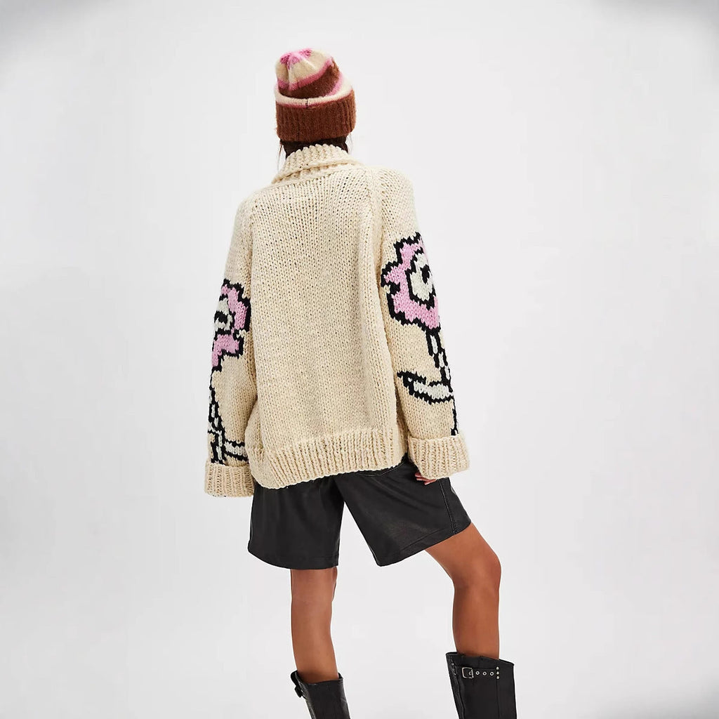 Cardigan Damen Oversize mit floralem Design und Schalkragen | A&B - 3 - Annoboutique