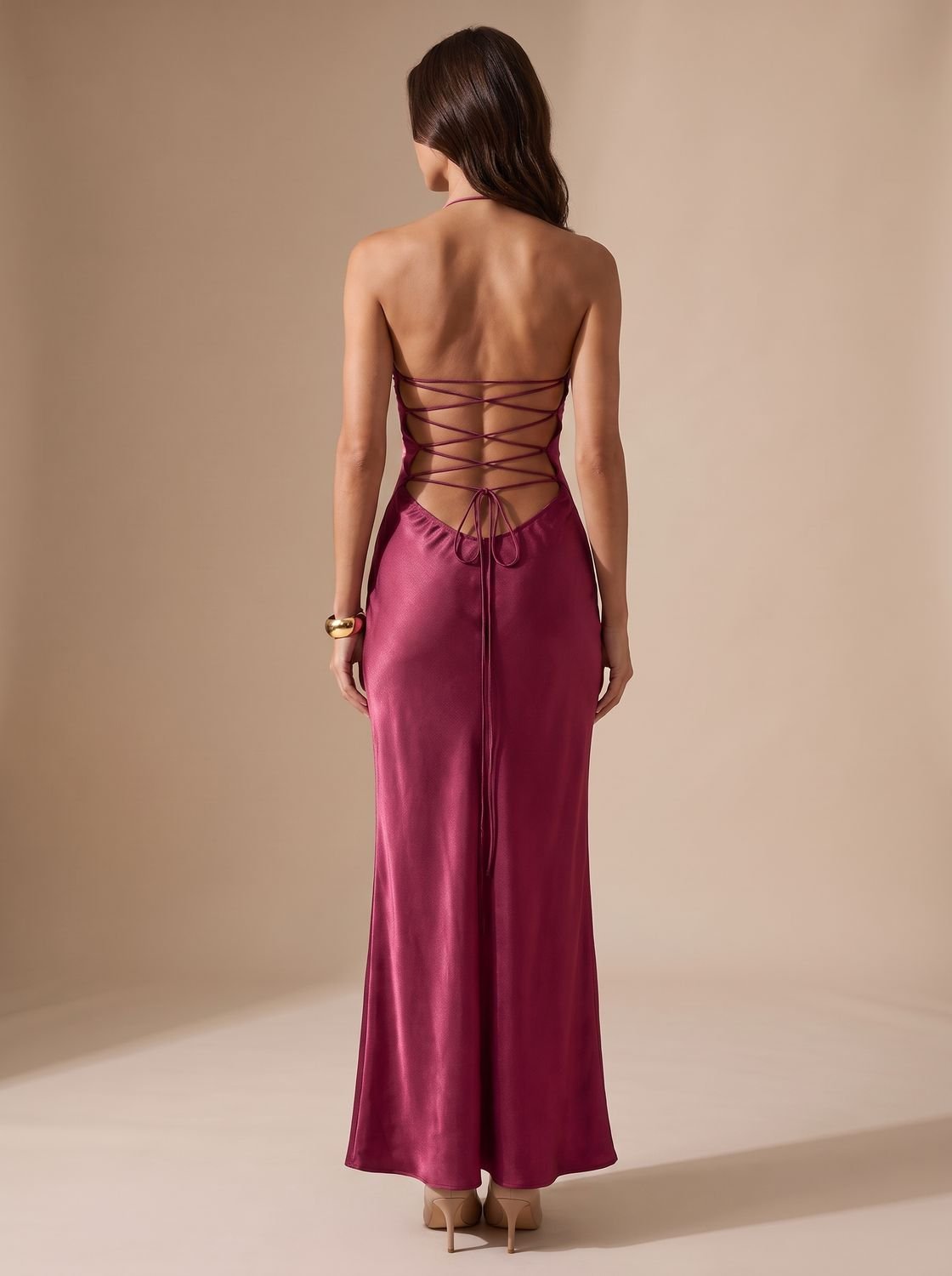 Maxikleid Damen mit Halterneck und figurbetonter Silhouette | A&B - 3 - Annoboutique