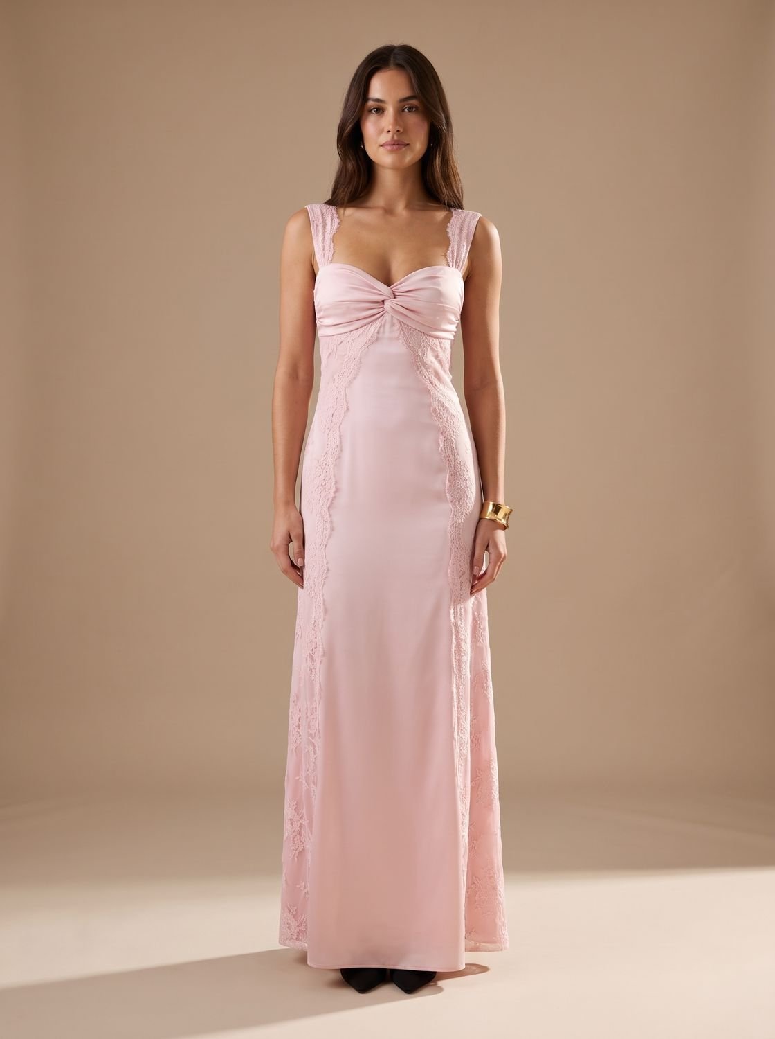 Maxikleid Damen mit Halterneck und figurbetonter Silhouette | A&B - 6 - Annoboutique