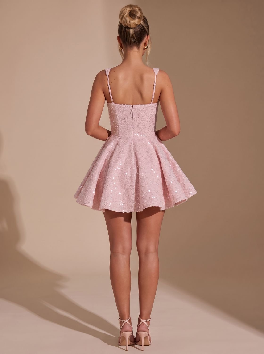 Kleid Damen mit ausgestelltem Schnitt und großem Rückendetail | A&B - 5 - Annoboutique