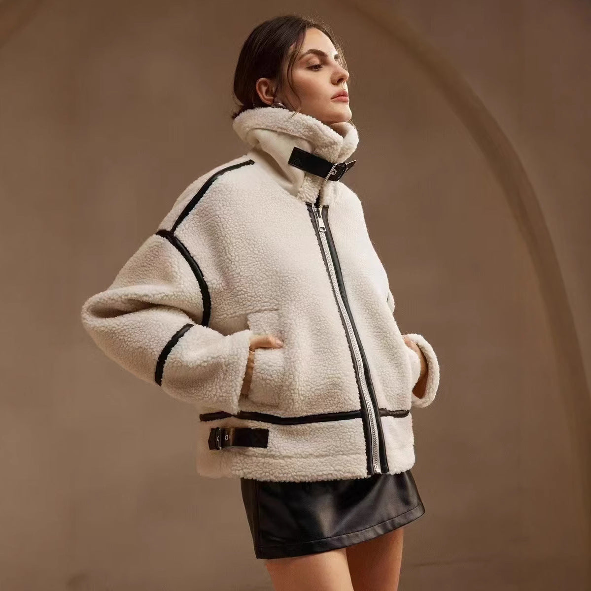 Modische Damenjacke mit hohem Kragen und praktischen Taschen - 2 - Annoboutique