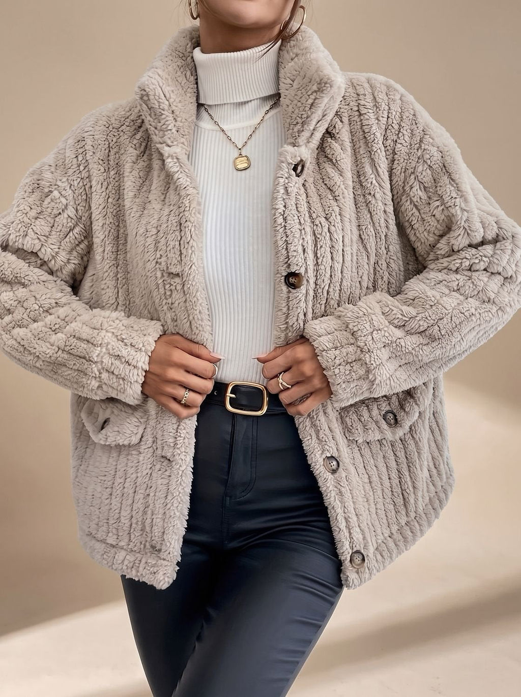 Damenjacke mit lässigem Schnitt und praktischen Taschen - 1 - Annoboutique
