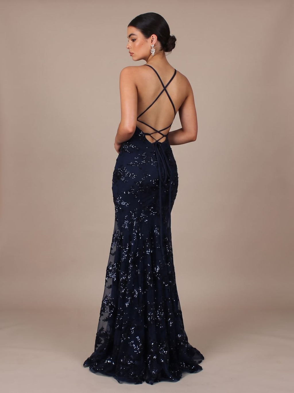 Maxikleid Damen mit tiefem V-Ausschnitt und Rückenschnürung - 3 - Annoboutique
